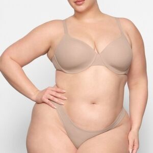 NWT SKIMS Fits Everybody T Shirt Bra Color Mica Size 38D